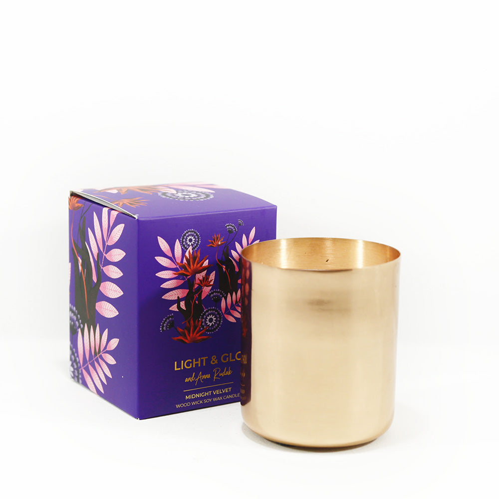 candle in copper jar with midnight velvet fragrance